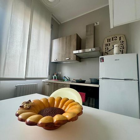 Casa Tito - Accogliente Monolocale A Due Passi Dalla Stazione Cesano Maderno Exteriör bild