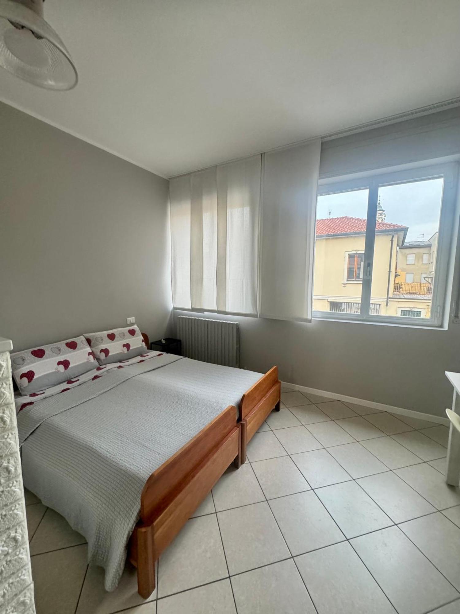 Casa Tito - Accogliente Monolocale A Due Passi Dalla Stazione Cesano Maderno Exteriör bild