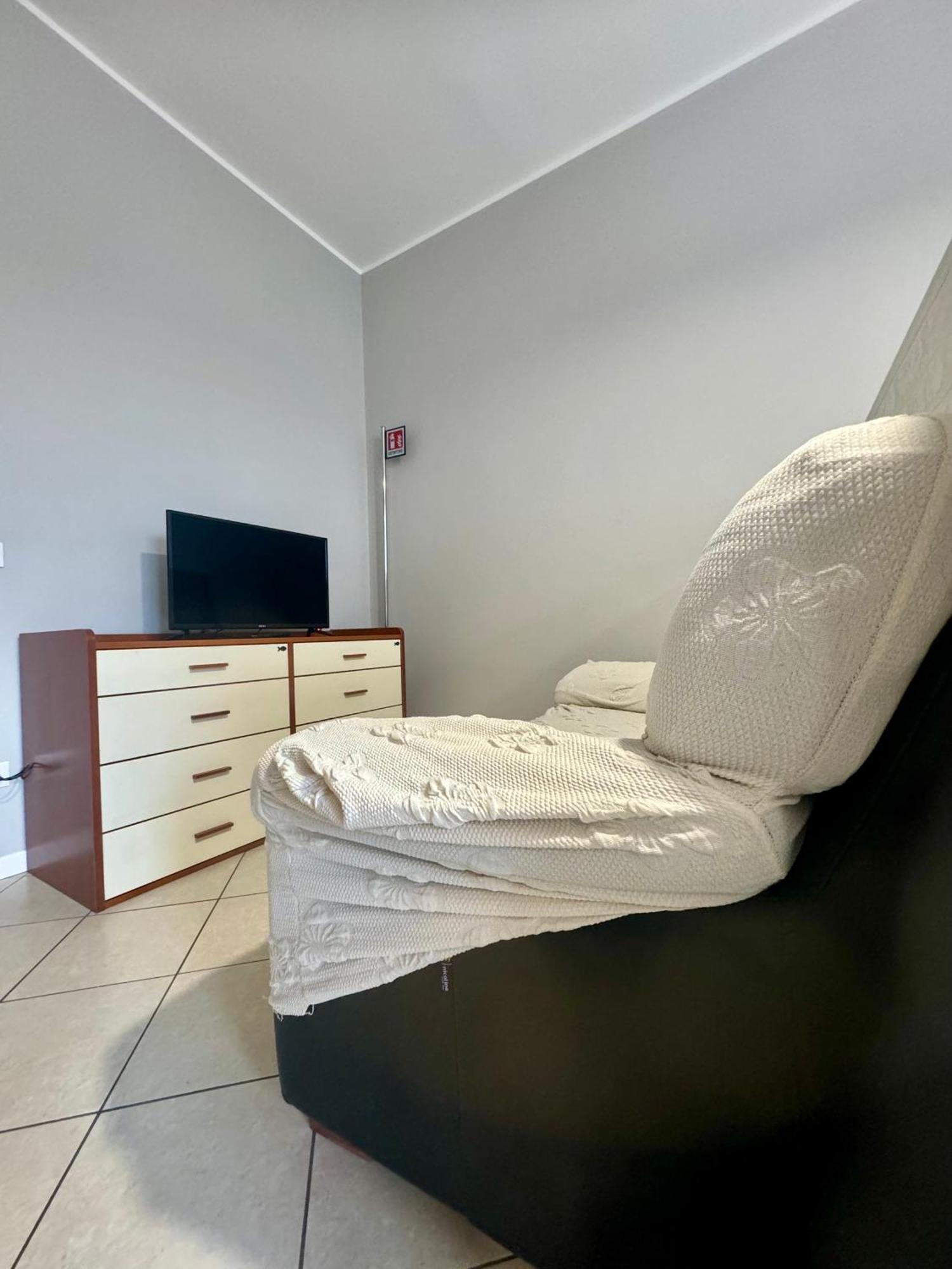 Casa Tito - Accogliente Monolocale A Due Passi Dalla Stazione Cesano Maderno Exteriör bild